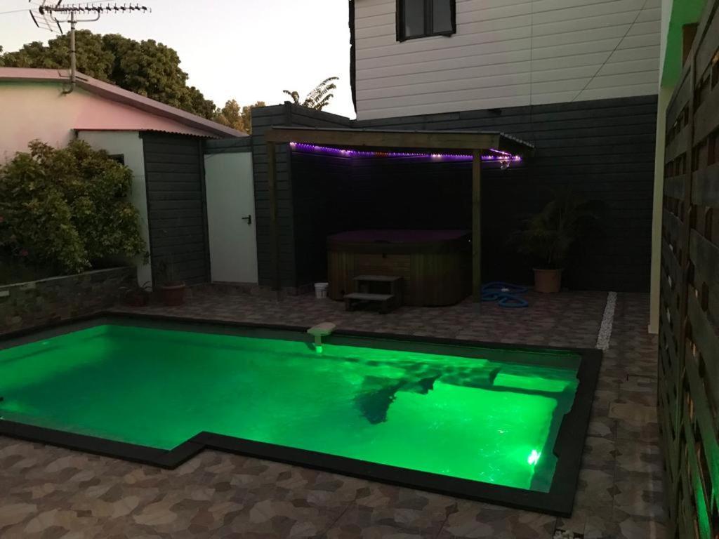 Le Flamboyant Avec Piscine Chauffee 30° Et Jacuzzi Daire Saint-André Dış mekan fotoğraf